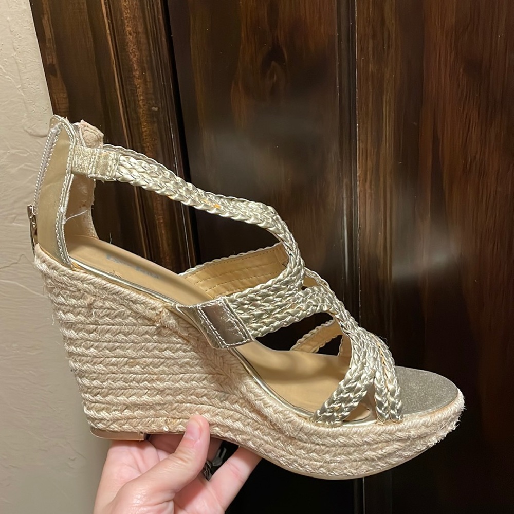 Golden wedge size 9.